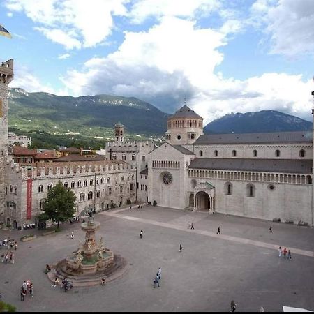 B&B And Apartments Al Duomo เตรนโต ภายนอก รูปภาพ