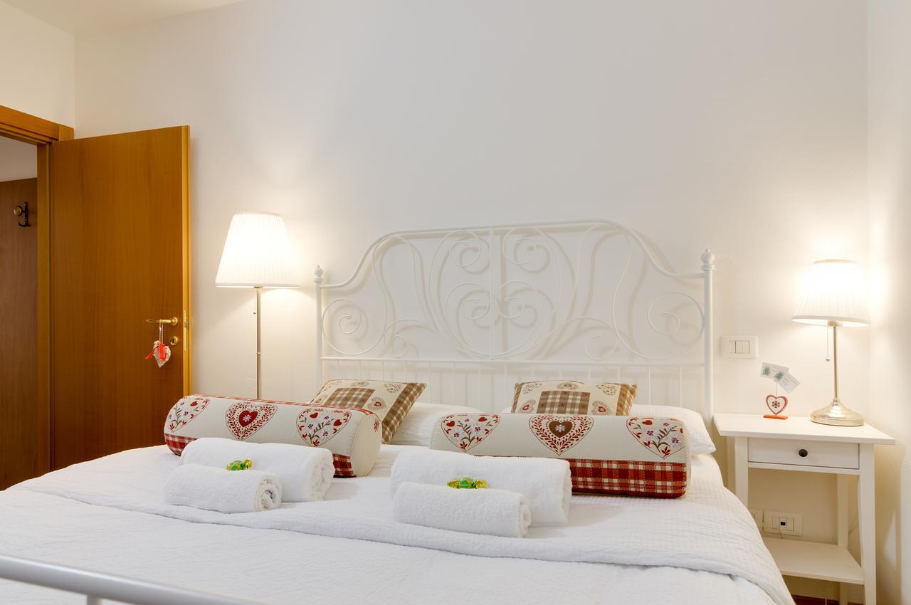 B&B And Apartments Al Duomo เตรนโต ภายนอก รูปภาพ