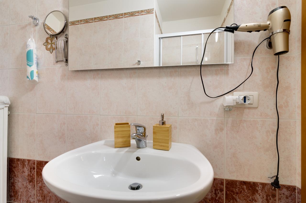 B&B And Apartments Al Duomo เตรนโต ภายนอก รูปภาพ