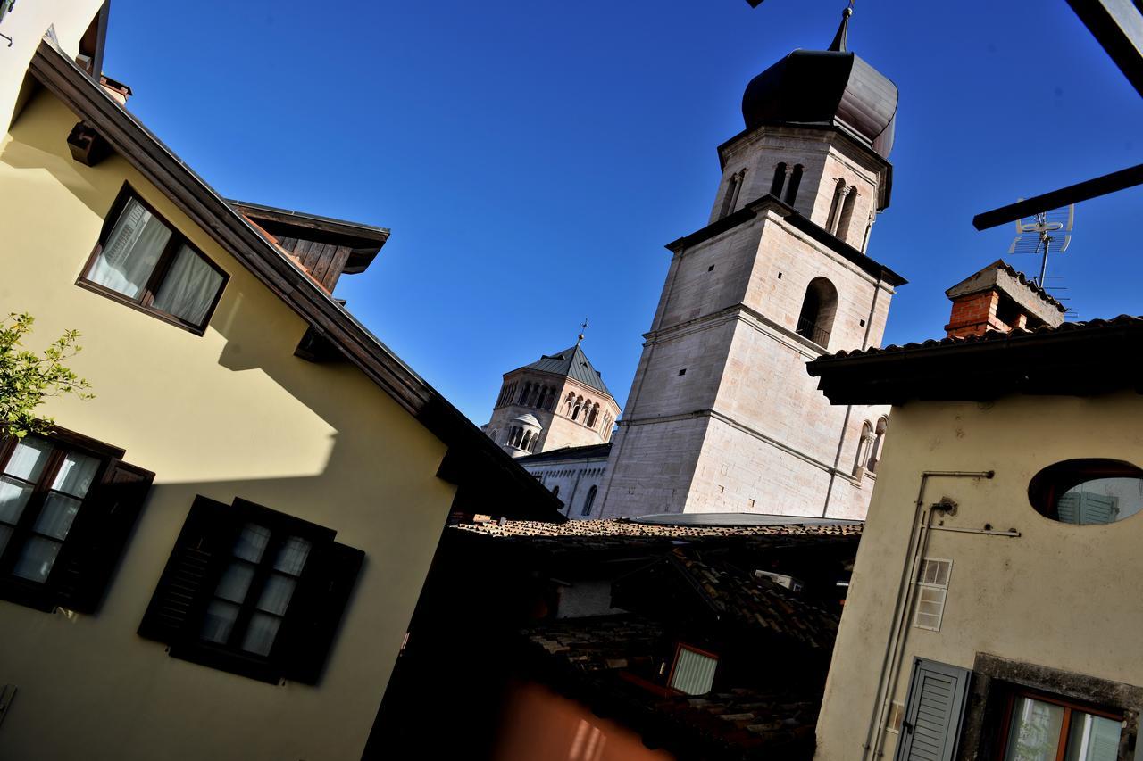 B&B And Apartments Al Duomo เตรนโต ภายนอก รูปภาพ